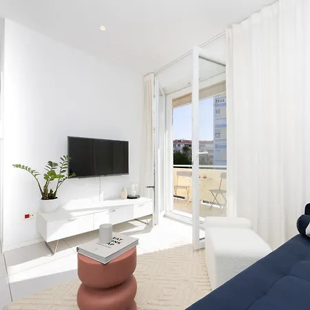 Apinelo Apartment Split