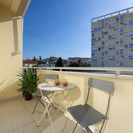 Apartment Apinelo Split
